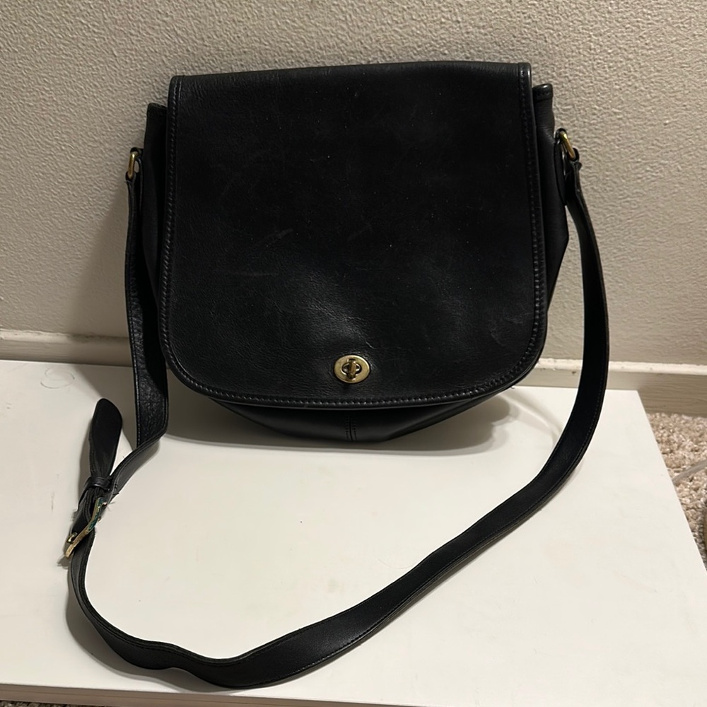Elegant Black Leather Shoulder Bag